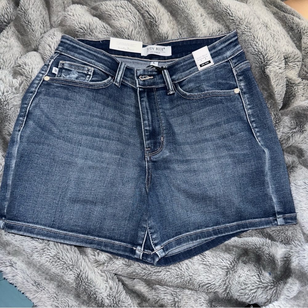 BNWT Judy blue shorts size large